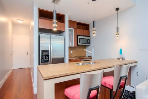 Condominio en alquiler en Tampa, Florida, 3 habitaciones, 56.3 m2 № 2429403 - foto 6