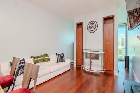 Condominio en alquiler en Tampa, Florida, 3 habitaciones, 56.3 m2 № 2429403 - foto 5