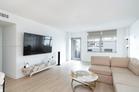 Condo in Surfside, Florida, 1 bedroom  № 1748523 - photo 5