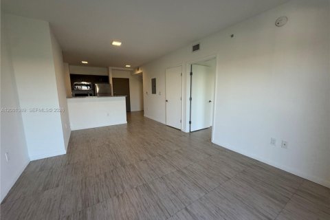 Condo in Miami, Florida, 1 bedroom  № 2065631 - photo 9