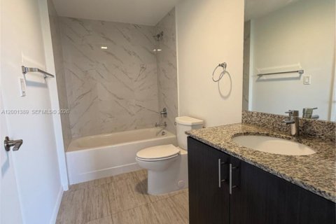 Condo in Miami, Florida, 1 bedroom  № 2065631 - photo 10