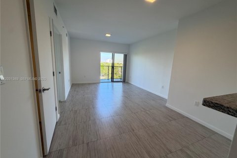 Condo in Miami, Florida, 1 bedroom  № 2065631 - photo 8