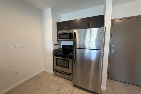 Condo in Miami, Florida, 1 bedroom  № 2065631 - photo 6