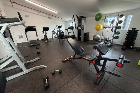 Condo in Miami, Florida, 1 bedroom  № 2065631 - photo 16