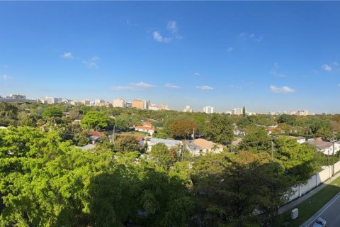 Condo in Miami, Florida, 1 bedroom  № 2065631 - photo 2