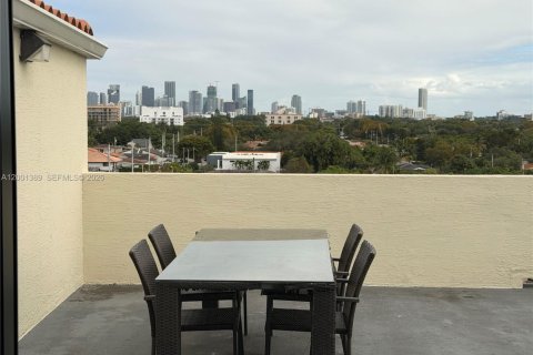 Condo in Miami, Florida, 1 bedroom  № 2065631 - photo 14