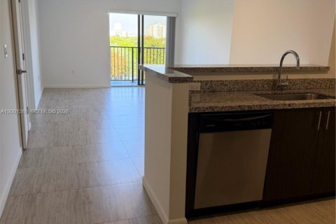 Condo in Miami, Florida, 1 bedroom  № 2065631 - photo 3