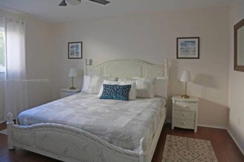 House in Dania Beach, Florida 3 bedrooms, 161.65 sq.m. № 1861990 - photo 3