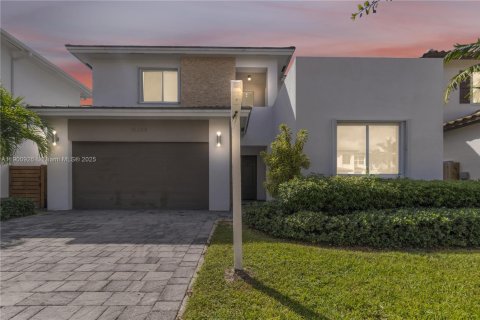 Casa en Miami, Florida 5 dormitorios, 315.5 m2 № 2016561