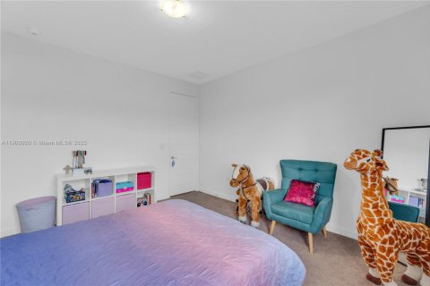 House in Miami, Florida 5 bedrooms, 315.5 sq.m. № 2016561 - photo 29