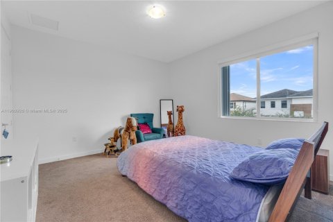 House in Miami, Florida 5 bedrooms, 315.5 sq.m. № 2016561 - photo 30