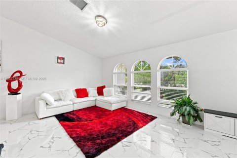 Villa ou maison à vendre à Palm Beach, Floride: 4 chambres, 251.02 m2 № 2254271 - photo 2