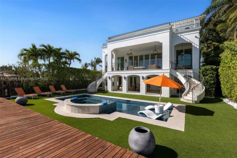 House in North Bay Village, Florida 6 bedrooms, 633.22 sq.m. № 1863419 - photo 24