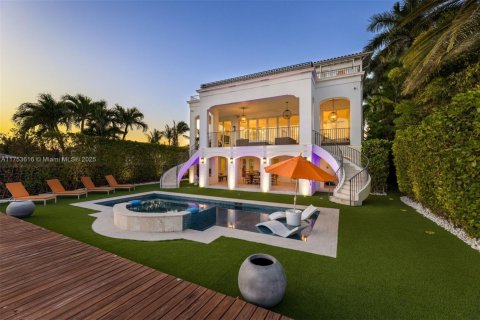 House in North Bay Village, Florida 6 bedrooms, 633.22 sq.m. № 1863419 - photo 20