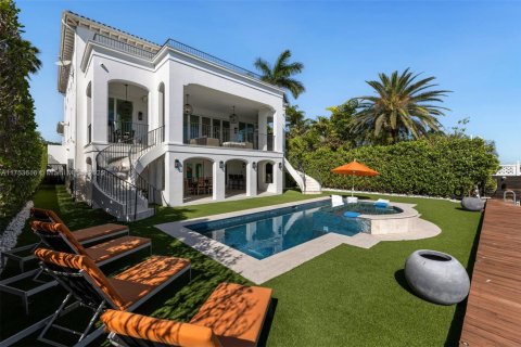 House in North Bay Village, Florida 6 bedrooms, 633.22 sq.m. № 1863419 - photo 21