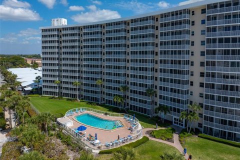 Condo in Sarasota, Florida, 2 bedrooms № 2101904 - photo 3