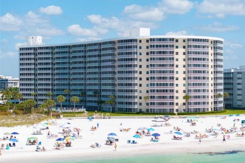 Condo in Sarasota, Florida, 2 bedrooms № 2101904 - photo 2