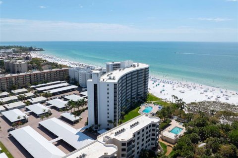 Condo in Sarasota, Florida, 2 bedrooms № 2101904