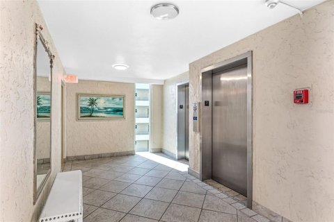 Condo in Sarasota, Florida, 2 bedrooms № 2101904 - photo 28