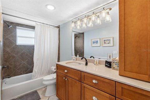 Condo in Sarasota, Florida, 2 bedrooms № 2101904 - photo 25
