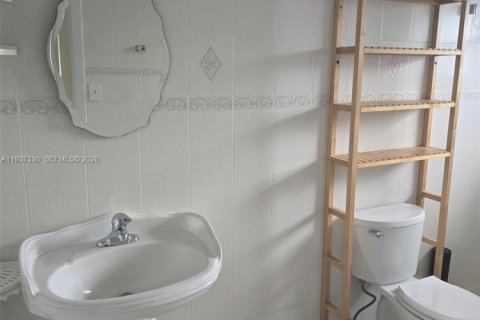 Townhouse in Miami, Florida 2 bedrooms, 125.05 sq.m. № 1995177 - photo 14