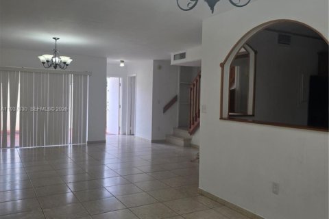 Townhouse in Miami, Florida 2 bedrooms, 125.05 sq.m. № 1995177 - photo 5