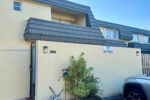 Townhouse in Miami, Florida 2 bedrooms, 125.05 sq.m. № 1995177