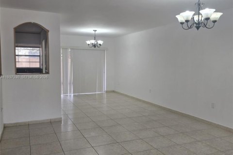 Townhouse in Miami, Florida 2 bedrooms, 125.05 sq.m. № 1995177 - photo 6