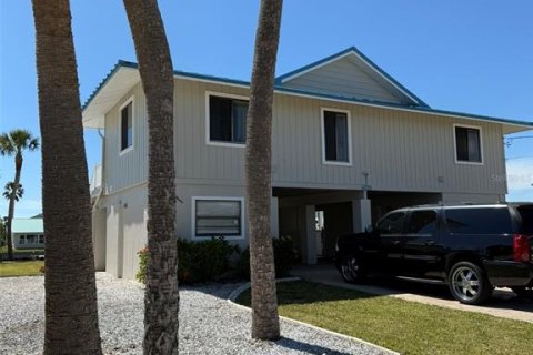 House in Hernando Beach, Florida 2 bedrooms, 138.05 sq.m. № 1636101 - photo 1
