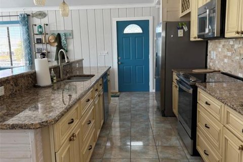 House in Hernando Beach, Florida 2 bedrooms, 138.05 sq.m. № 1636101 - photo 7