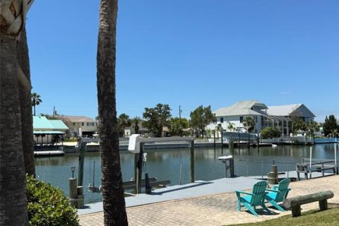 House in Hernando Beach, Florida 2 bedrooms, 138.05 sq.m. № 1636101 - photo 25