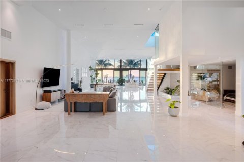 House in Miami Beach, Florida 5 bedrooms, 595.32 sq.m. № 1727970 - photo 17