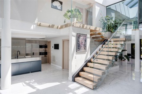 House in Miami Beach, Florida 5 bedrooms, 595.32 sq.m. № 1727970 - photo 15