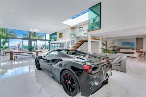 House in Miami Beach, Florida 5 bedrooms, 595.32 sq.m. № 1727970 - photo 2