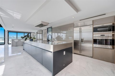 House in Miami Beach, Florida 5 bedrooms, 595.32 sq.m. № 1727970 - photo 18