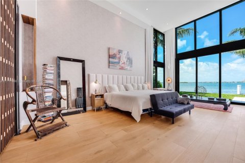 House in Miami Beach, Florida 5 bedrooms, 595.32 sq.m. № 1727970 - photo 19