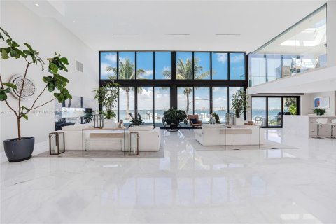 House in Miami Beach, Florida 5 bedrooms, 595.32 sq.m. № 1727970 - photo 6