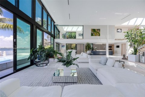 House in Miami Beach, Florida 5 bedrooms, 595.32 sq.m. № 1727970 - photo 14