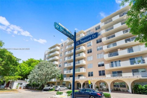 Copropriété à vendre à North Bay Village, Floride: 2 chambres, 109.44 m2 № 1761734 - photo 14