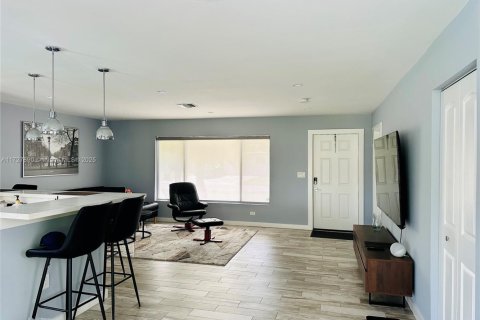 House in Wilton Manors, Florida 3 bedrooms, 123.1 sq.m. № 1709344 - photo 23