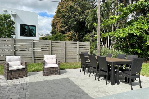 House in Wilton Manors, Florida 3 bedrooms, 123.1 sq.m. № 1709344 - photo 13