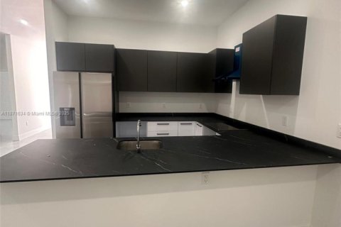 Casa en venta en Fort Lauderdale, Florida, 4 dormitorios, 154.78 m2 № 2054856 - foto 5