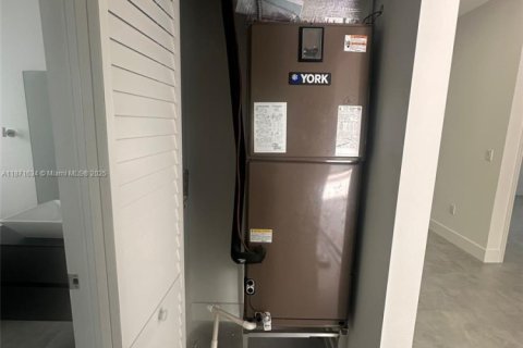 Casa en venta en Fort Lauderdale, Florida, 4 dormitorios, 154.78 m2 № 2054856 - foto 17