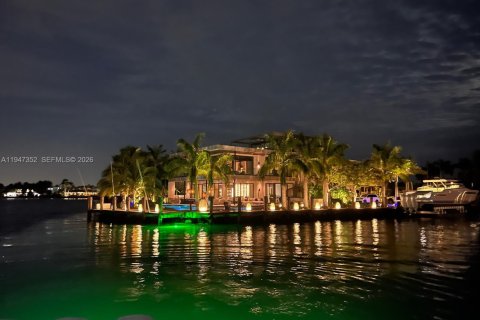 Снять в аренду виллу или дом в Помпано-Бич, Флорида 6 спален, 650.32м2, № 2005315 - фото 2