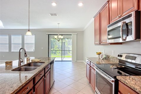 House in Riverview, Florida 5 bedrooms, 309.18 sq.m. № 1843012 - photo 20