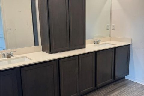 Townhouse in Tampa, Florida 3 bedrooms, 172.8 sq.m. № 2384114 - photo 18