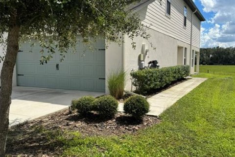 Townhouse in Tampa, Florida 3 bedrooms, 172.8 sq.m. № 2384114 - photo 3