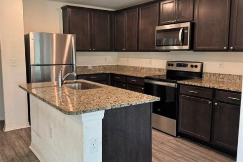 Townhouse in Tampa, Florida 3 bedrooms, 172.8 sq.m. № 2384114 - photo 8