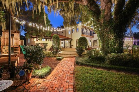 House in Winter Park, Florida 4 bedrooms, 438.96 sq.m. № 2438243 - photo 13