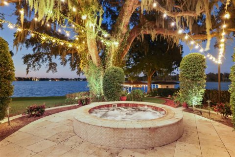 House in Winter Park, Florida 4 bedrooms, 438.96 sq.m. № 2438243 - photo 11
